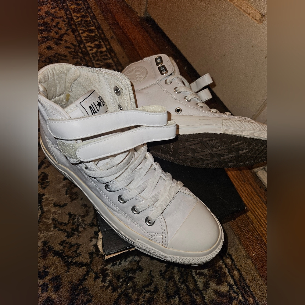 Converse Chuck Taylor Leather Sneaker - White women's size 9.5, mens 7.5